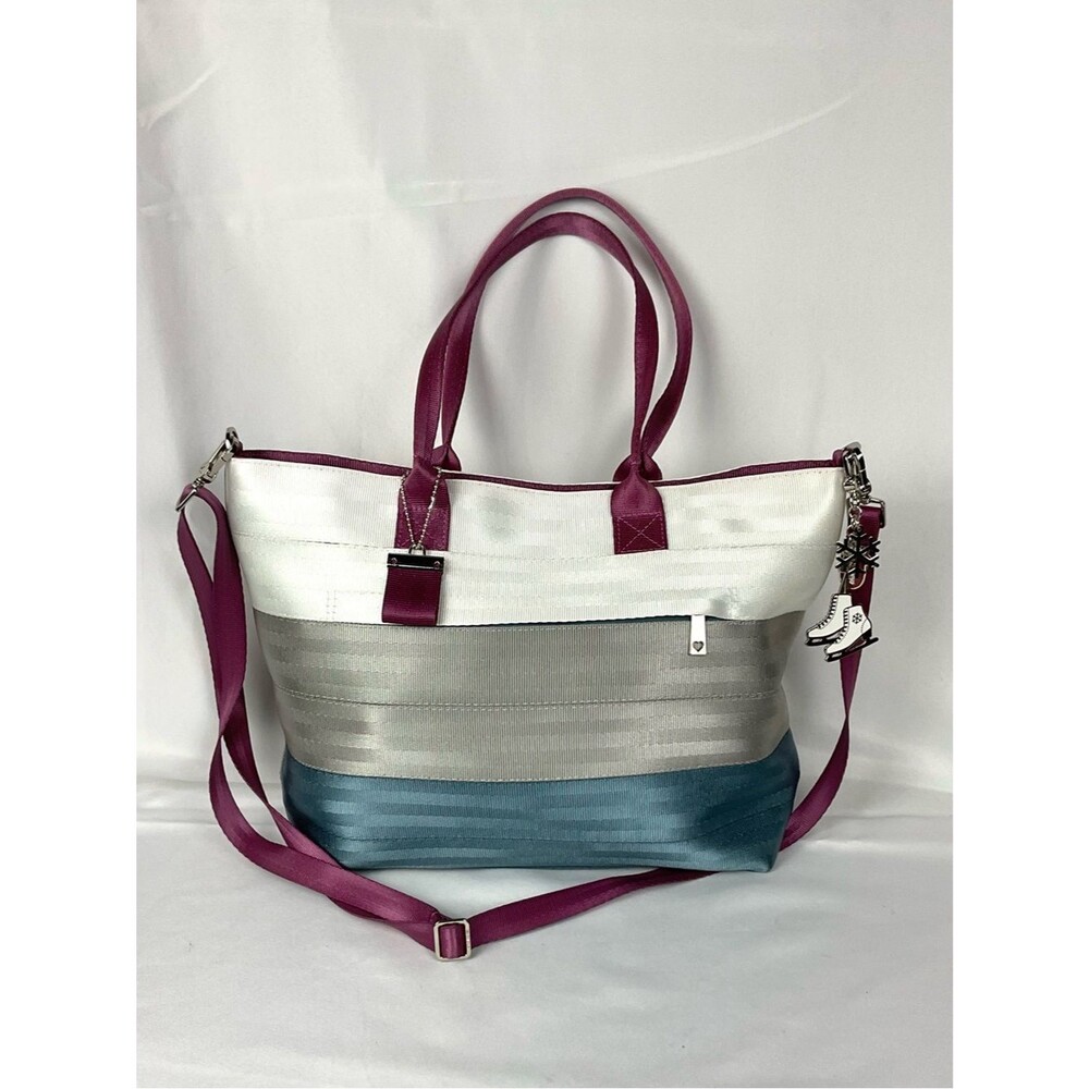 Harveys Seatbelt Bag On Ice Streamline Tote Crossbody Ice Skating Charm Winter